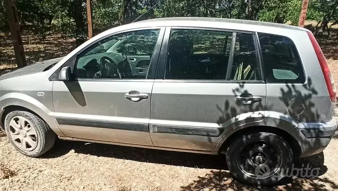 Usata Ford Fusion 68 CV (50 kW) 2007 Grigio Utilitaria