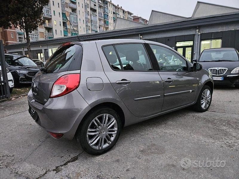 Usata Renault Clio II 105 CV (77 kW) 2011 Grigio Berlina
