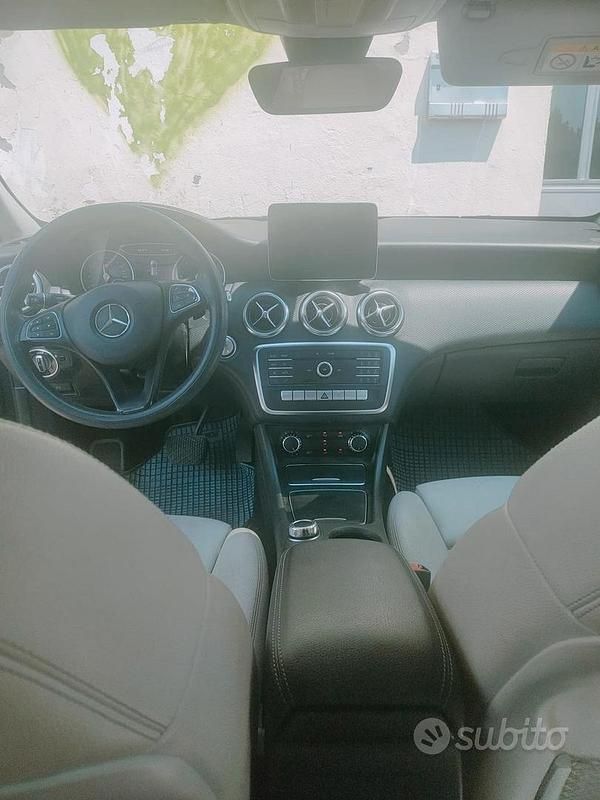 Usata Mercedes A160 Edition 90 CV (66 kW) 2017 Blu Berlina