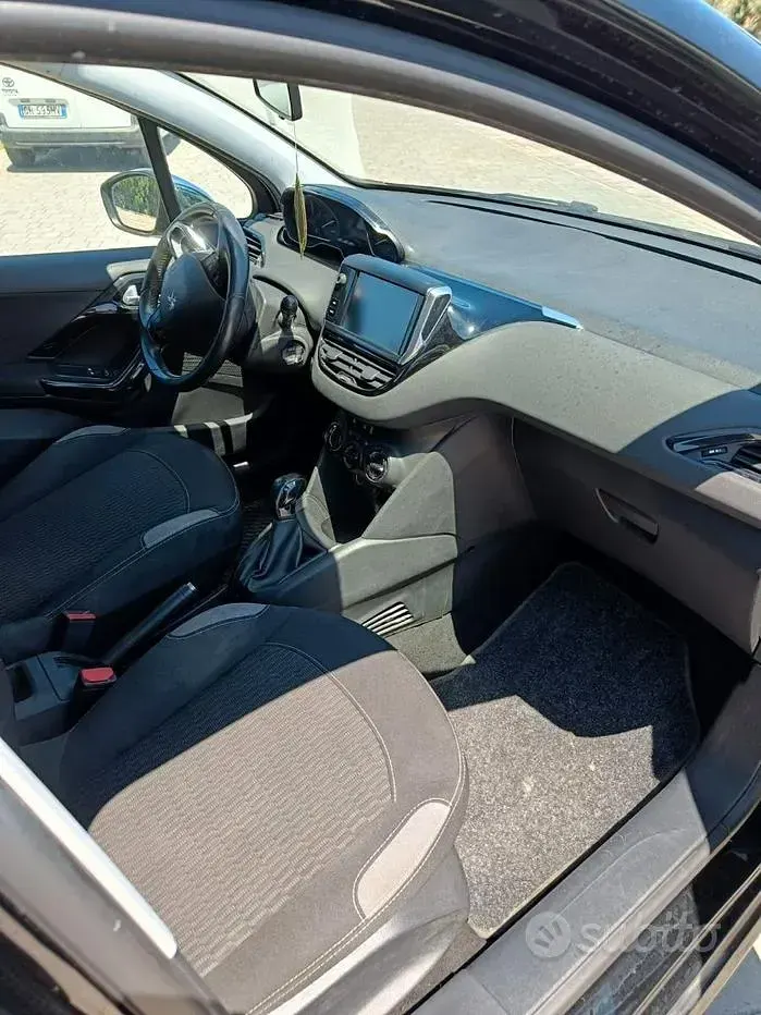 Usata Peugeot 208 2016 Nero Utilitaria