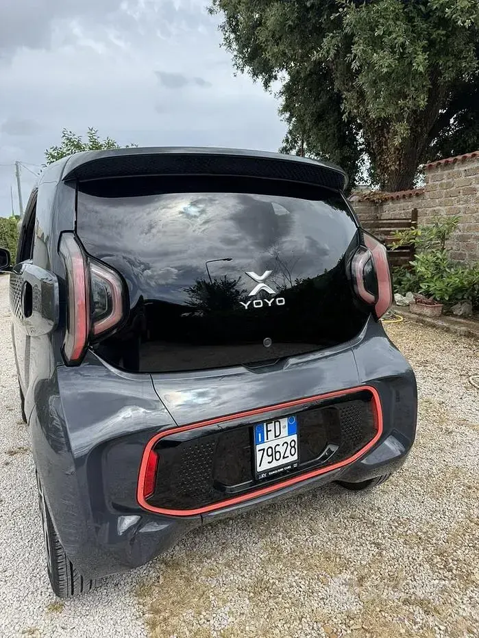 Usata XEV Yoyo 7 kW (10 CV) 2023 Nero Utilitaria