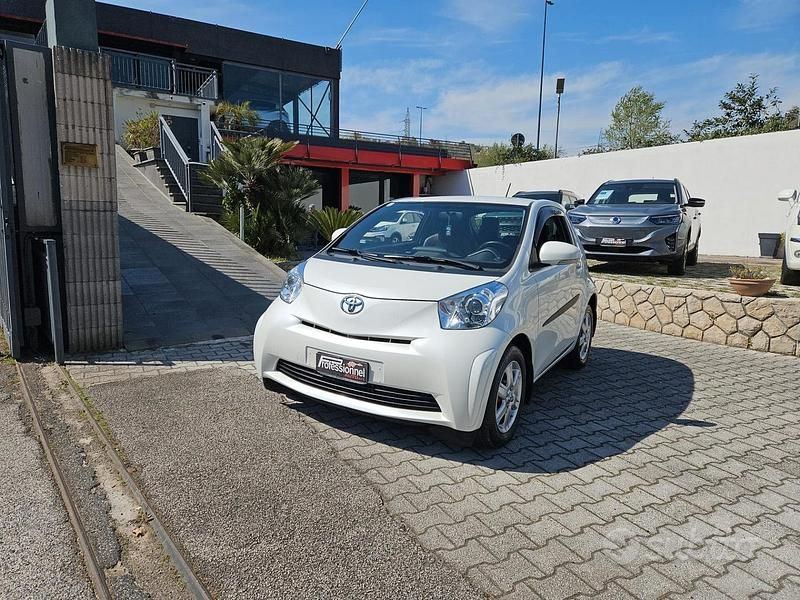 Usata Toyota iQ Sol 68 CV (50 kW) 2009 Bianco Utilitaria