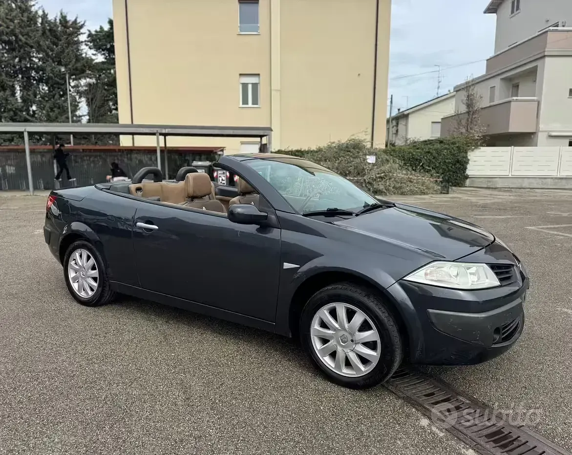 Usata Renault Mégane Cabriolet Dynamique 106 CV (77 kW) 2006 Grigio Cabrio