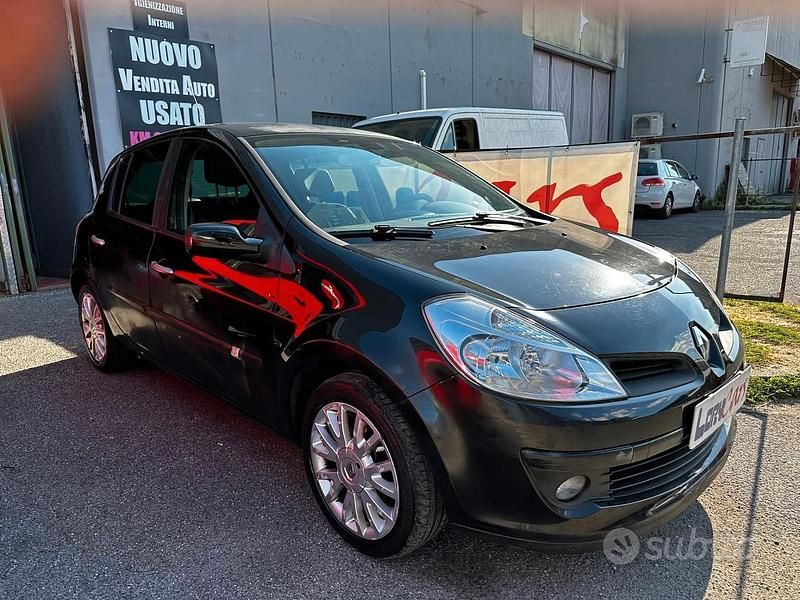 Nero Usata 2007 Renault Clio II Dynamique Berlina | 3500 € (Buon prezzo) - Immagine 1/4