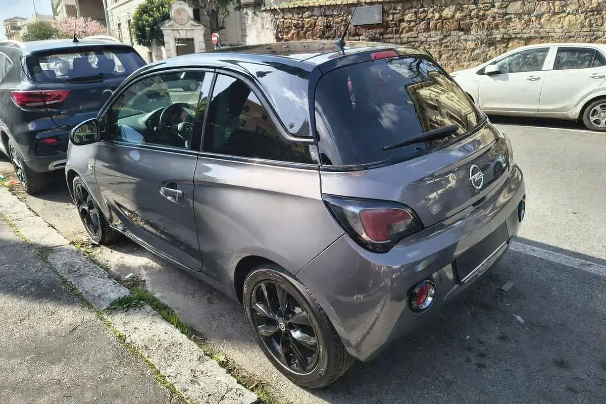 Usata Opel Adam Glam 69 CV (50 kW) 2016 Grigio Utilitaria