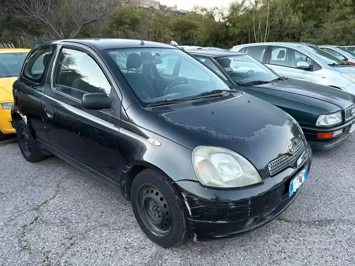 Usata Toyota Yaris Luna 86 CV (63 kW) 2001 Berlina