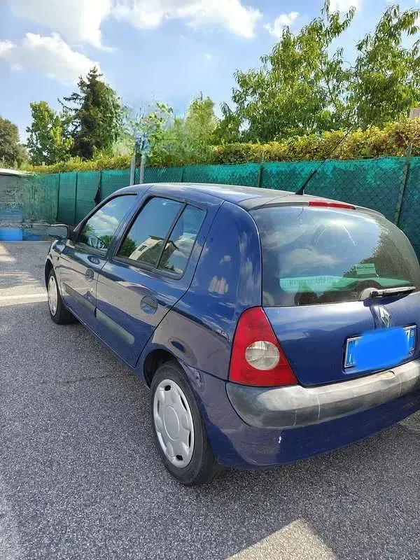 Usata Renault Clio Authentique 58 CV (42 kW) 2002 Berlina
