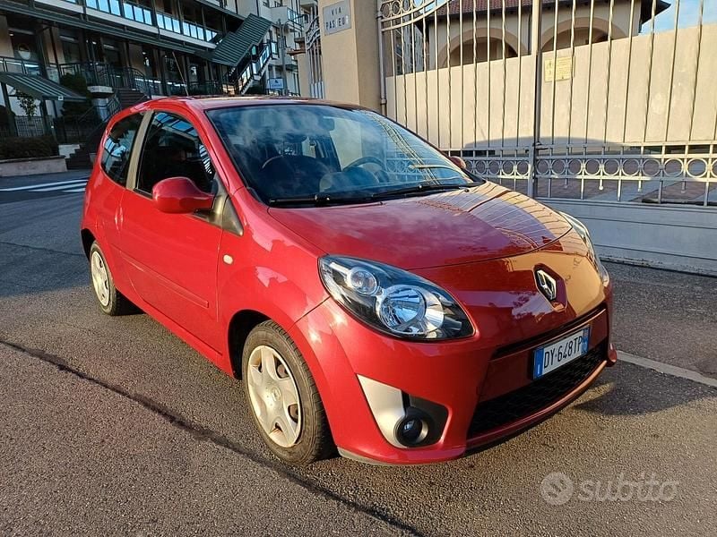 Rosso Usata 2009 Renault Twingo Dynamique Due volumi | 3950 € (Buon prezzo) - Immagine 1/4