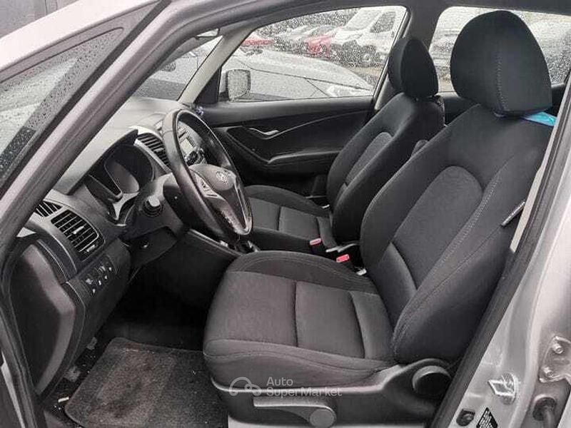 Usata Hyundai ix20 90 CV (66 kW) 2014 Argento Utilitaria