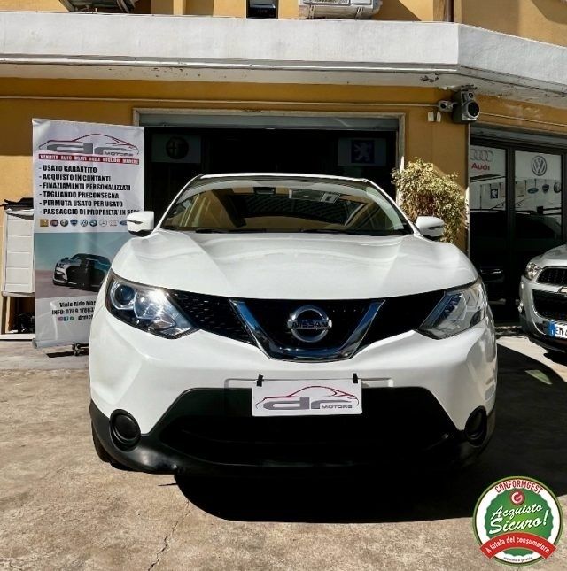 Usata Nissan Qashqai N-Connecta 131 CV (96 kW) 2016 Bianco pastello SUV