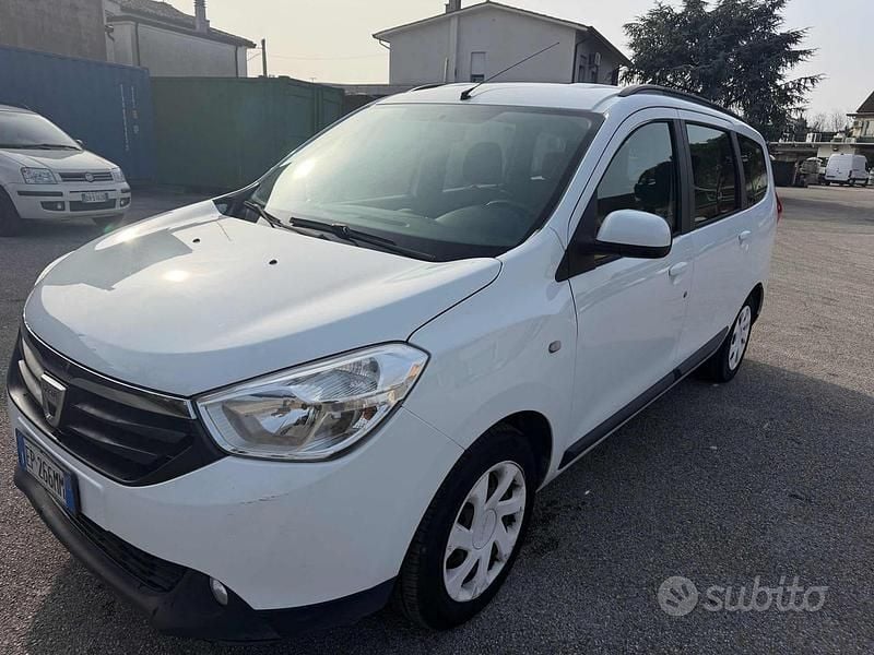 Begagnad Dacia Lodgy 110 HK (80 kW) 2012 Vit Minibuss