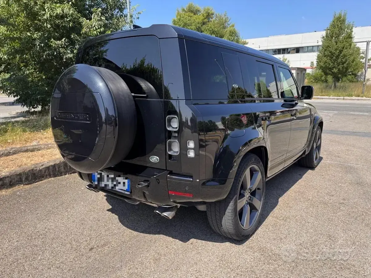 Usata Land Rover Defender 525 CV (386 kW) 2023 Nero SUV