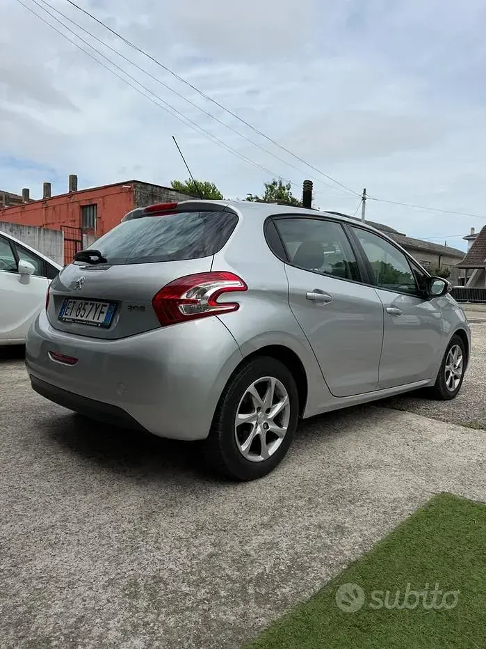 Usata Peugeot 208 Allure 95 CV (69 kW) 2013 Grigio Utilitaria
