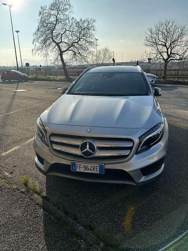 Usata Mercedes GLA200 Premium 156 CV (114 kW) 2016 Argento SUV