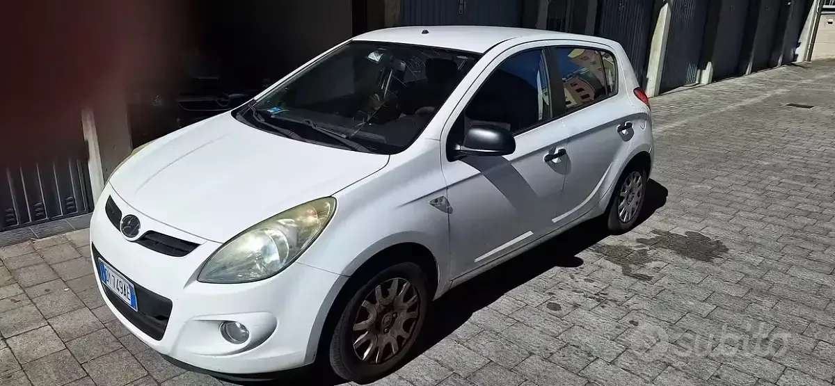 Usata Hyundai i20 78 CV (57 kW) 2009 Bianco Utilitaria