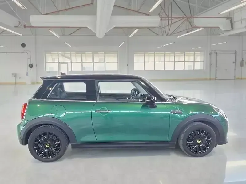 Usata Mini Cooper SE Classic 75 kW (102 CV) 2022 Verde Utilitaria