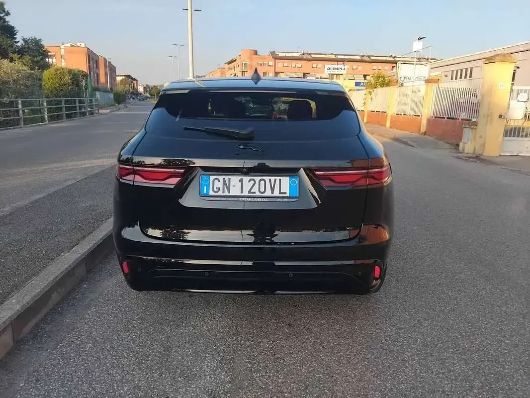 Usata Jaguar F-Pace R-Dynamic 204 CV (150 kW) 2023 Nero SUV
