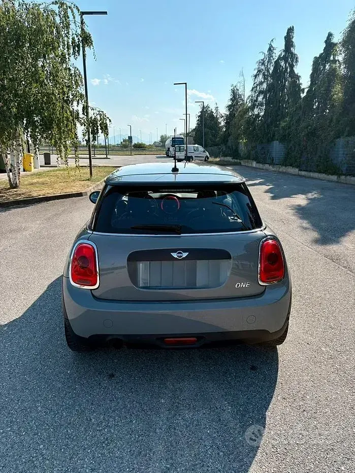 Usata Mini ONE 102 CV (75 kW) 2016 Grigio Utilitaria