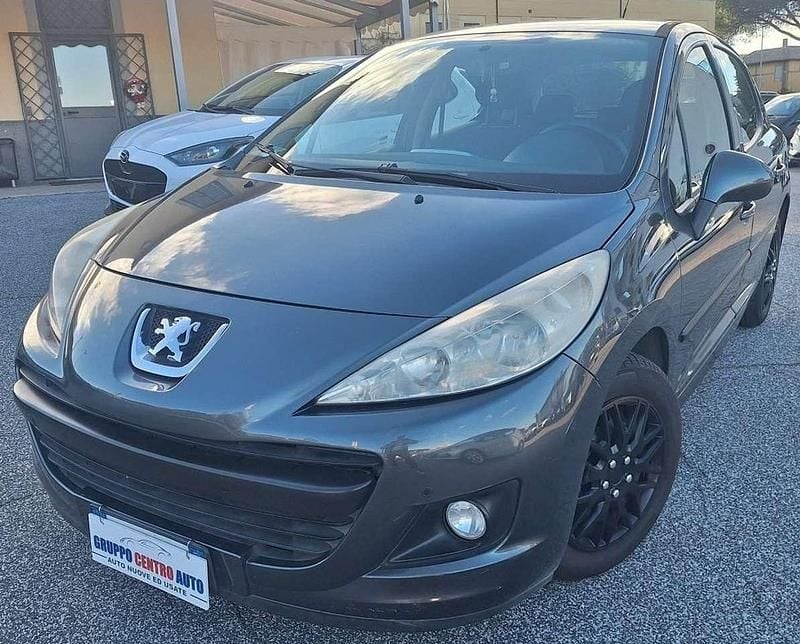 Grigio Usata 2011 Peugeot 207 Tre volumi | 3900 € (Ottimo prezzo) - Immagine 1/4