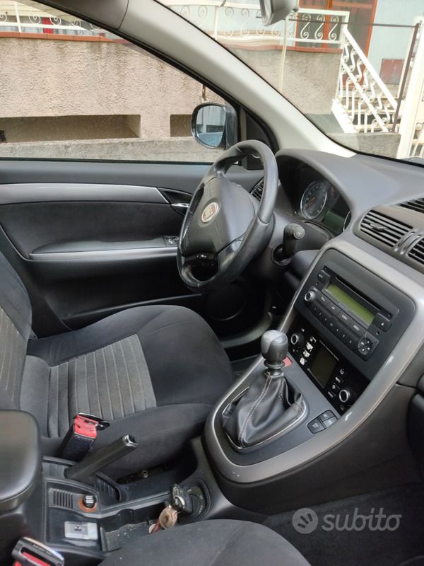 Usata Fiat Croma 150 CV (110 kW) 2009 Marrone Station wagon