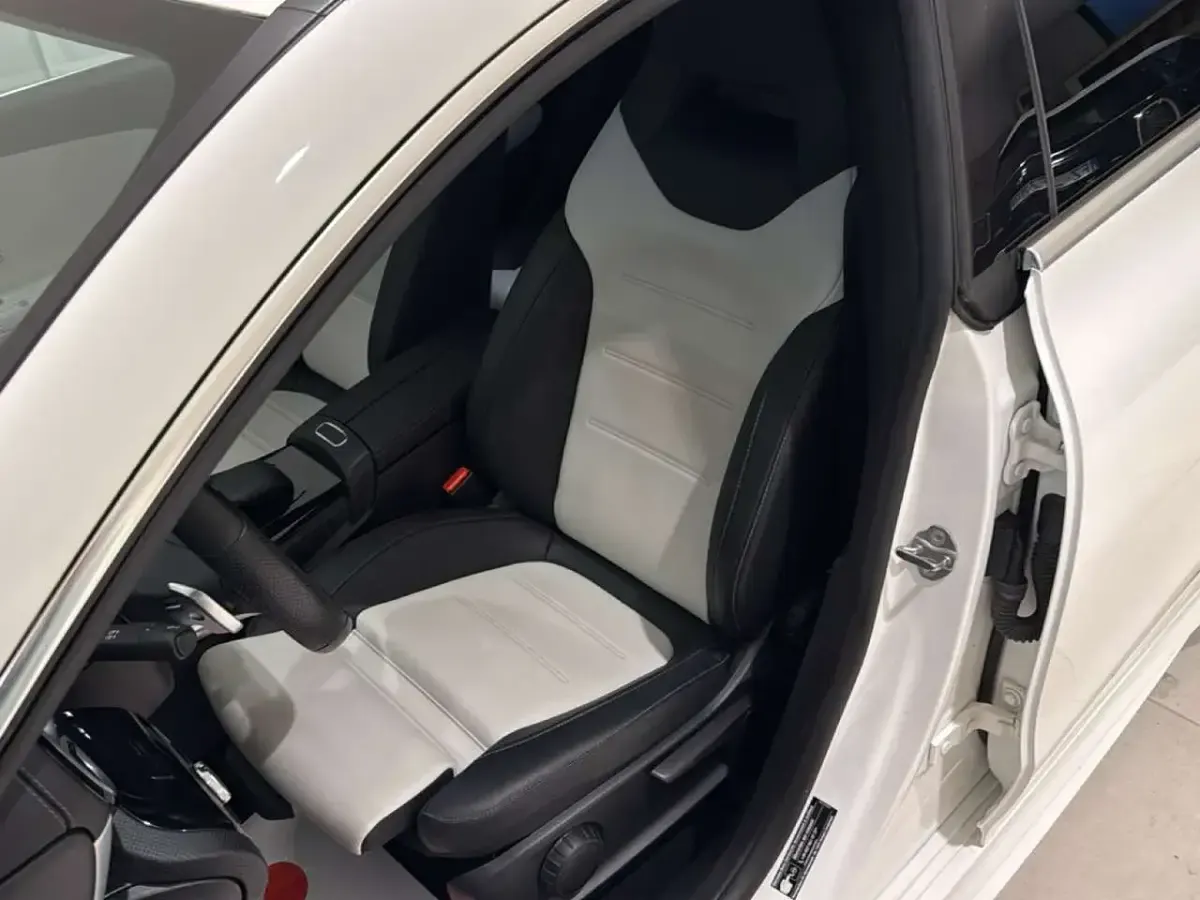 Begagnad Mercedes CLA200 Premium 150 HK (110 kW) 2022 Vit Kombi
