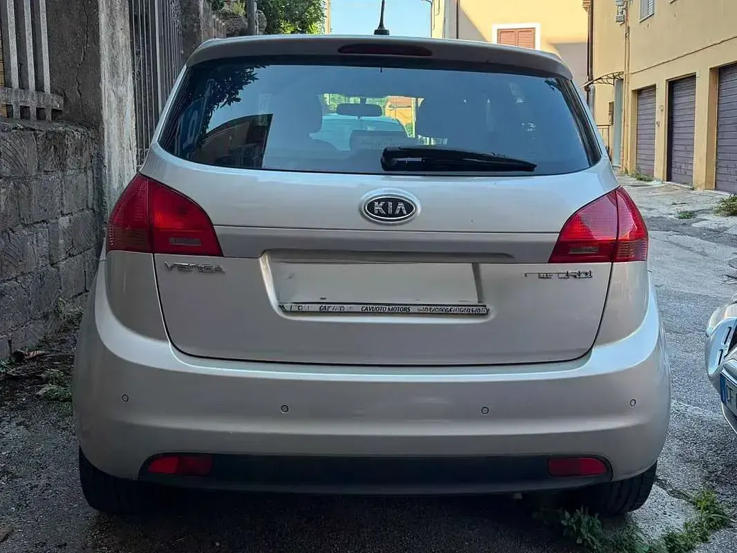 Usata Kia Venga Active 90 CV (66 kW) 2010 Bronzo Utilitaria