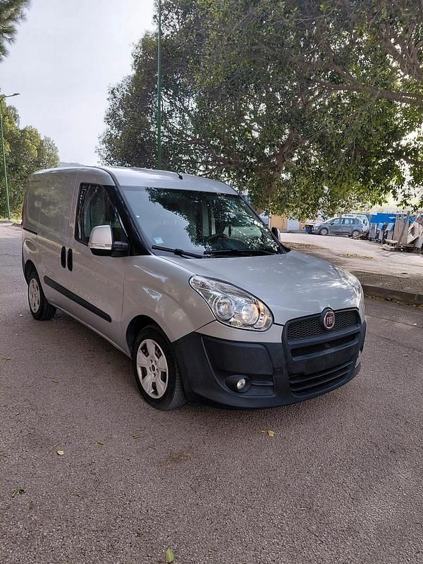 Usata Fiat Doblò 119 CV (87 kW) 2011 Grigio Monovolume