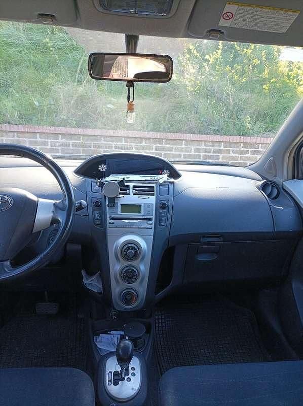 Usata Toyota Yaris Sol 90 CV (66 kW) 2006 Utilitaria