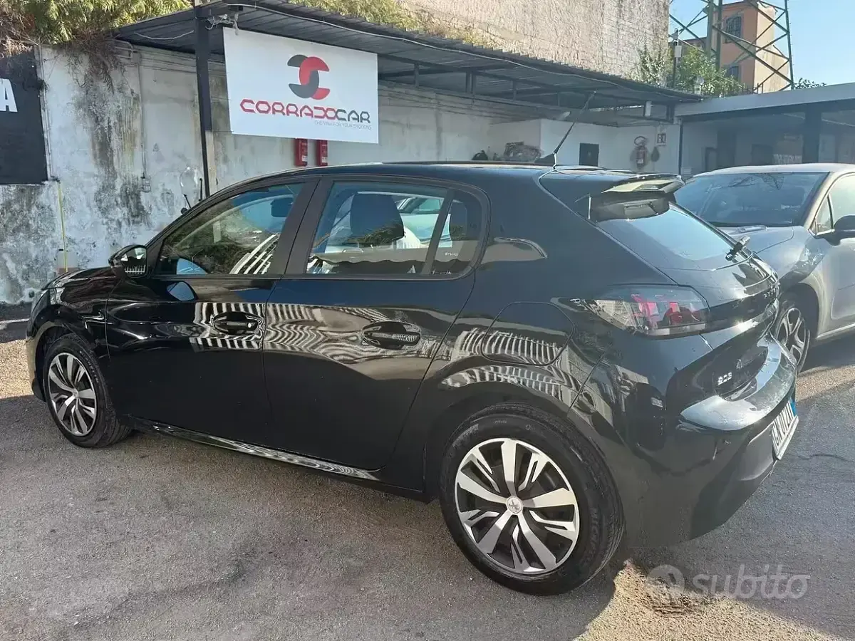 Usata Peugeot 208 Allure 102 CV (75 kW) 2022 Nero Utilitaria