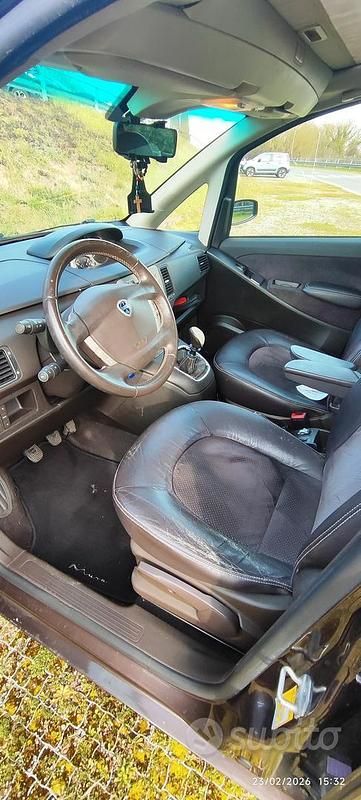 Usata Lancia Musa 95 CV (69 kW) 2009 Marrone Monovolume