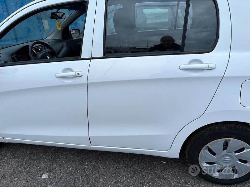 Bianco Usata 2016 Suzuki Celerio Utilitaria | 4900 € (Ottimo prezzo) - Immagine 1/4