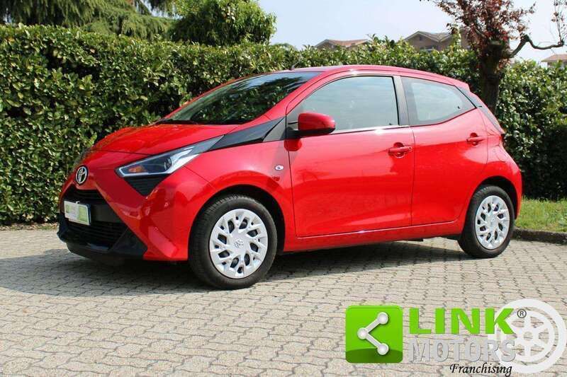 Red pop bold black Usata 2021 Toyota Aygo Connect Style Due volumi | 12.900 € (Buon prezzo) - Immagine 1/4