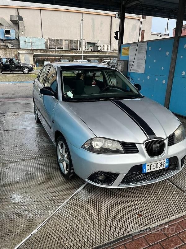 Usata Seat Ibiza 102 CV (75 kW) 2005 Grigio Utilitaria