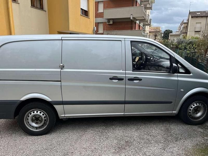 Usata Mercedes Vito 95 CV (69 kW) 2011 Argento Furgone