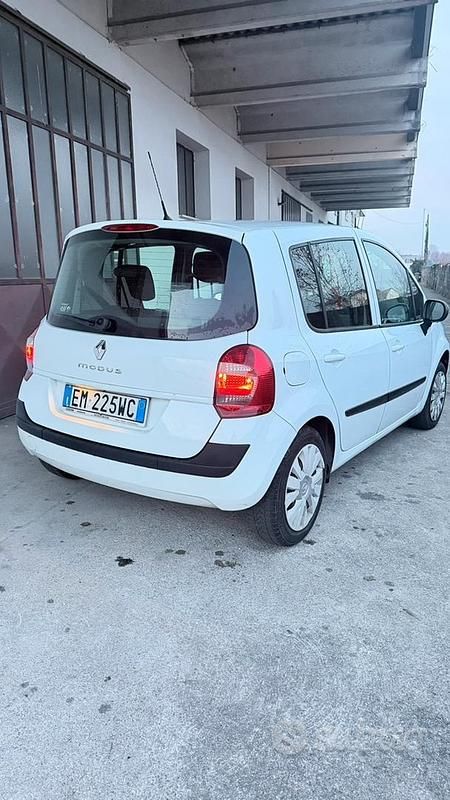 Usata Renault Modus 102 CV (75 kW) 2012 Bianco Monovolume