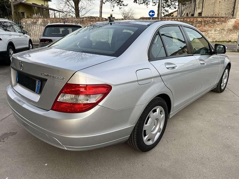 Usata Mercedes C180 Classic 156 CV (114 kW) 2007 Argento metallizzato Berlina