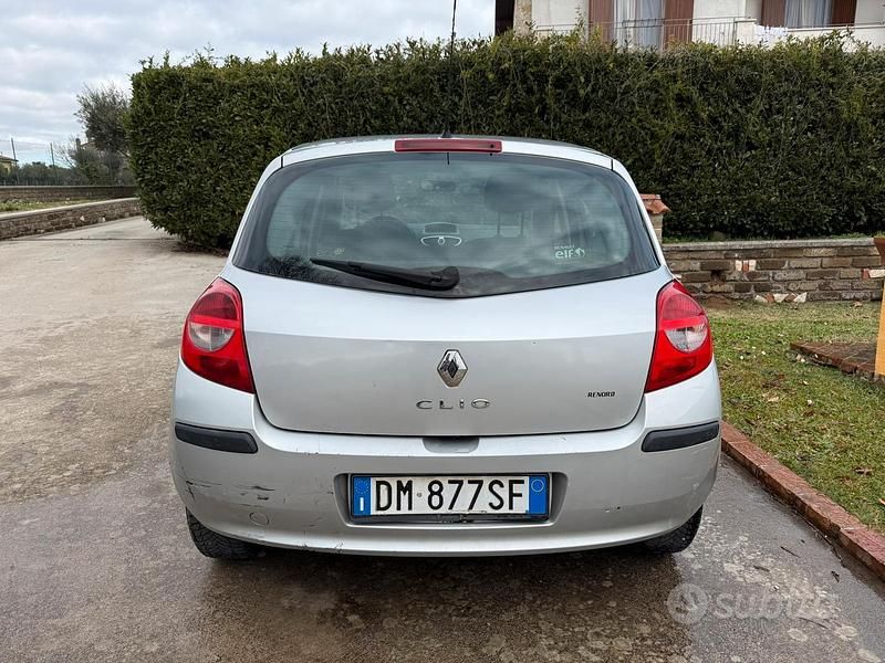Usata Renault Clio III 84 CV (61 kW) 2008 Grigio Berlina