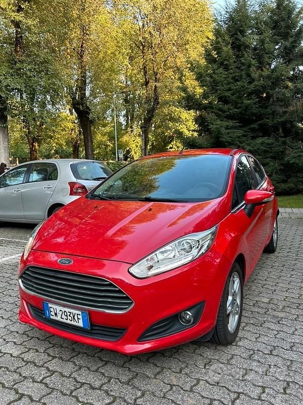 Usata Ford Fiesta Titanium 75 CV (55 kW) 2014 Rosso Utilitaria