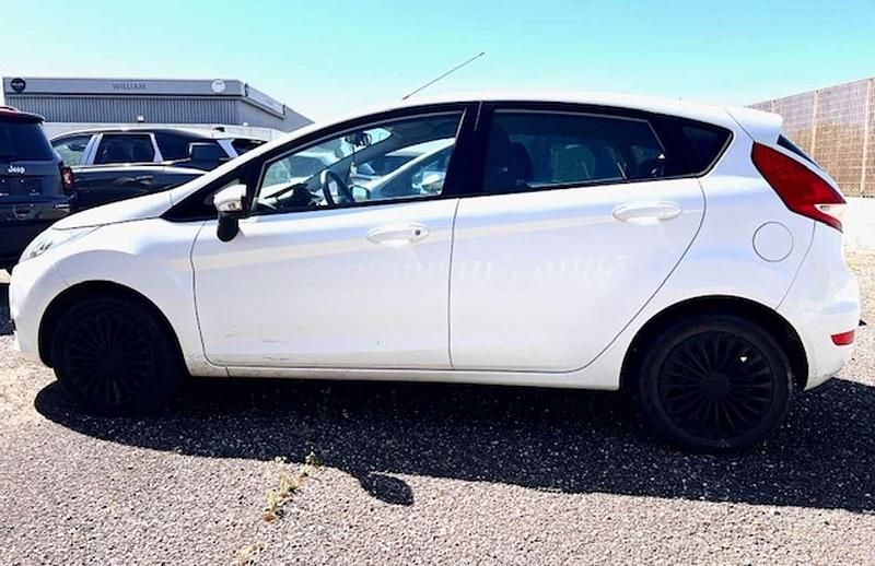 Usata Ford Fiesta 68 CV (50 kW) 2010 Bianco Utilitaria
