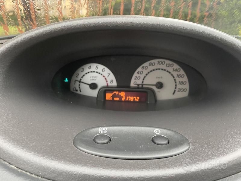 Usata Toyota Yaris 105 CV (77 kW) 2002 Nero Berlina