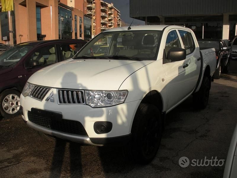 Usata Mitsubishi L200 Invite 136 CV (100 kW) 2014 Bianco Pick-up