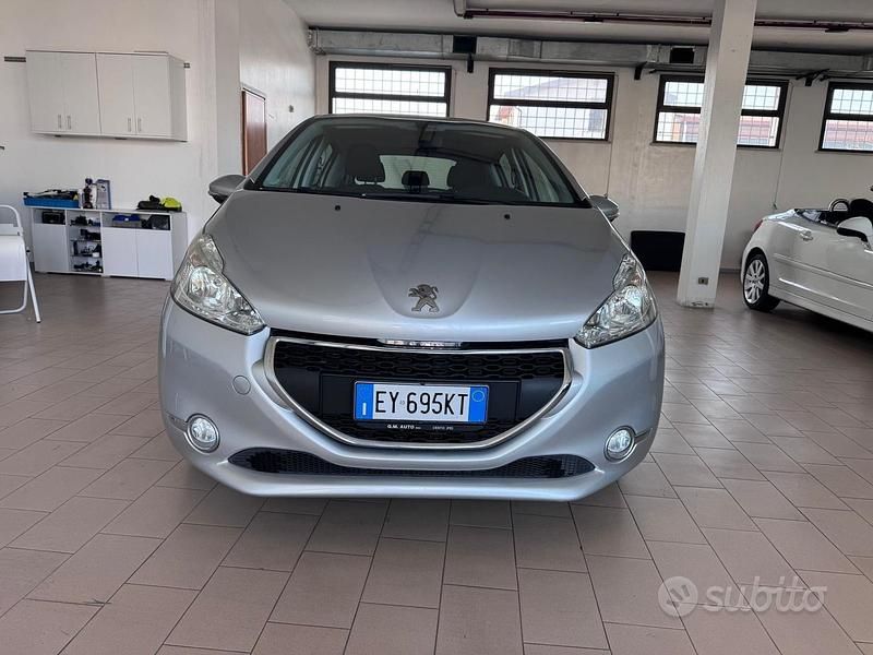Usata Peugeot 208 Allure 68 CV (50 kW) 2015 Grigio Utilitaria