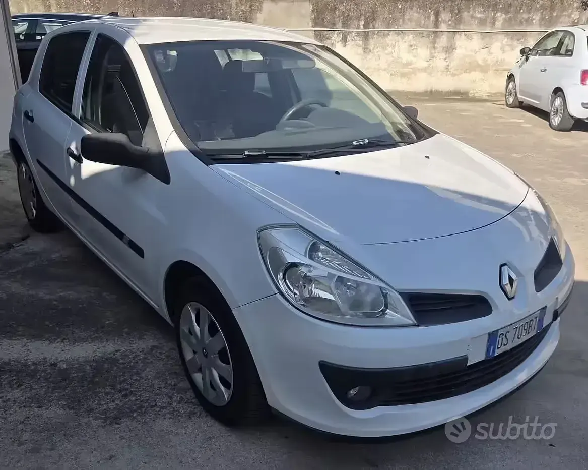 Usata Renault Clio II 68 CV (50 kW) 2008 Bianco Utilitaria