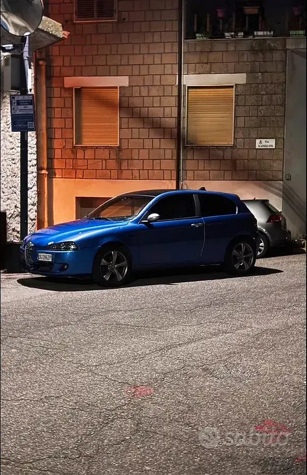 Usata Alfa Romeo 147 120 CV (88 kW) 2007 Blu Utilitaria