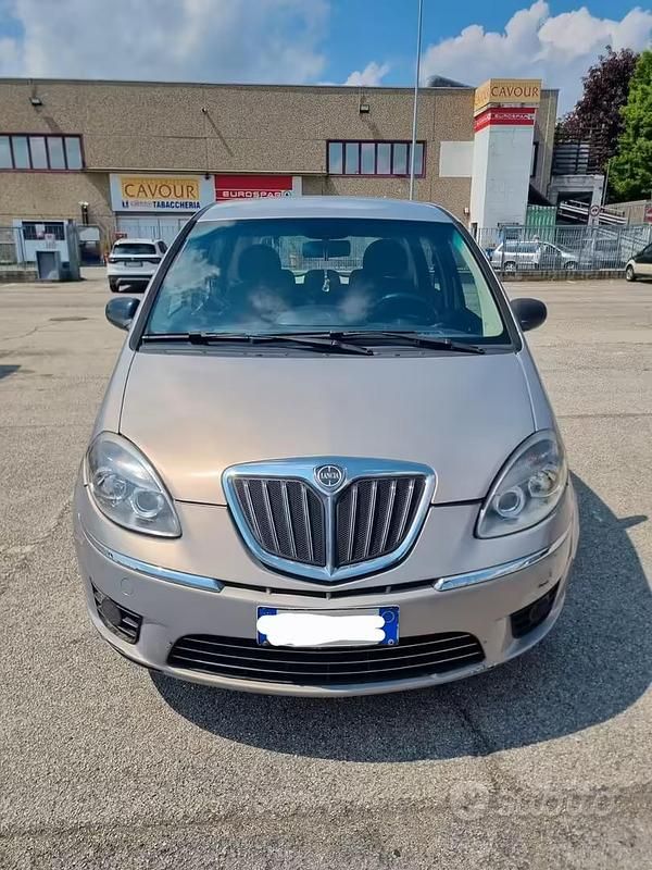 Usata Lancia Musa 2012 Grigio Monovolume