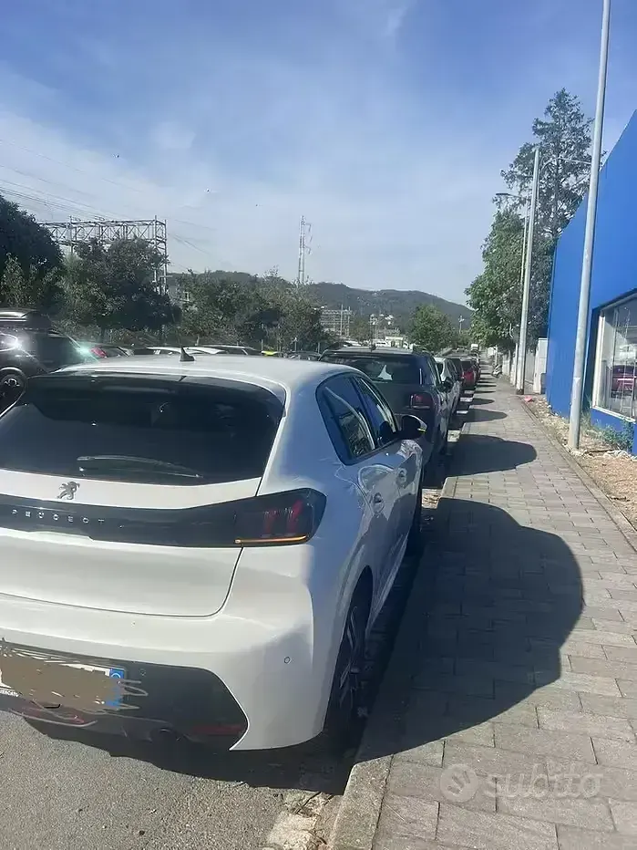 Usata Peugeot 208 102 CV (75 kW) 2020 Bianco Utilitaria