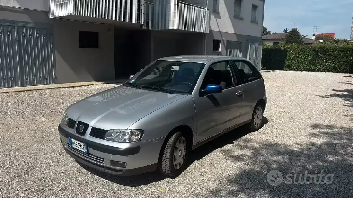 Usata Seat Ibiza 110 CV (80 kW) 2000 Grigio Utilitaria