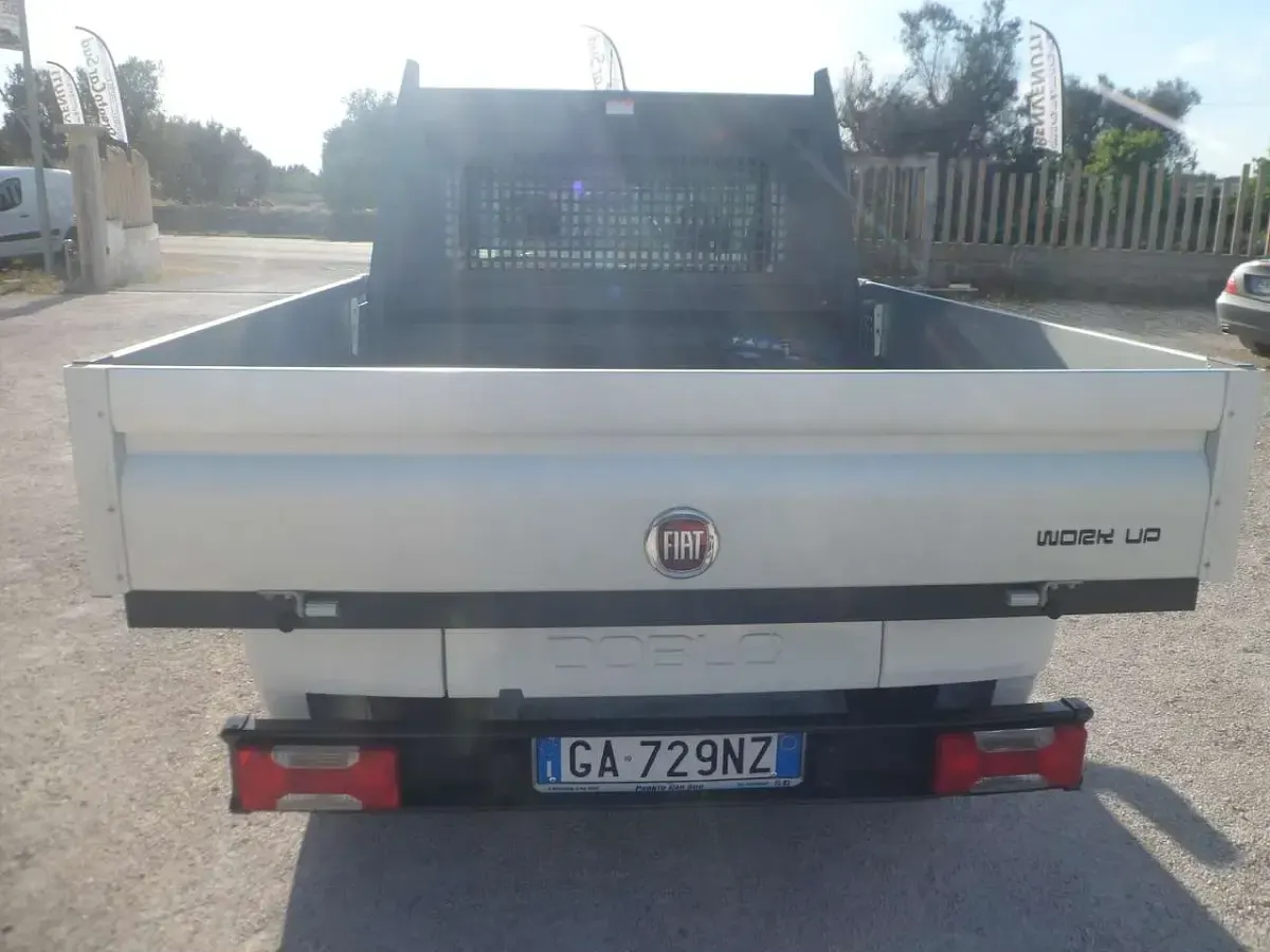 Usata Fiat Doblò 105 CV (77 kW) 2021 Bianco Monovolume