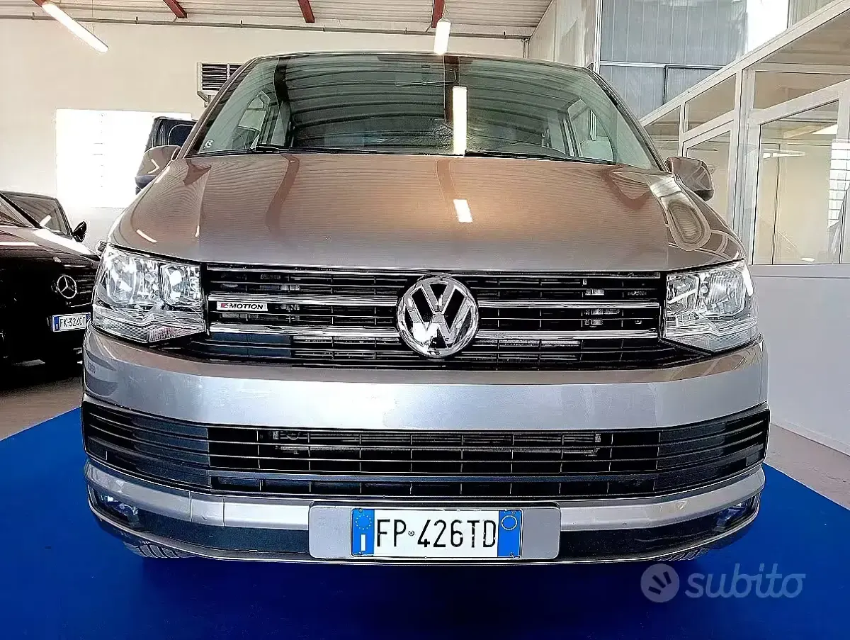 Usata VW Caravelle 150 CV (110 kW) 2018 Grigio mojave met Furgone