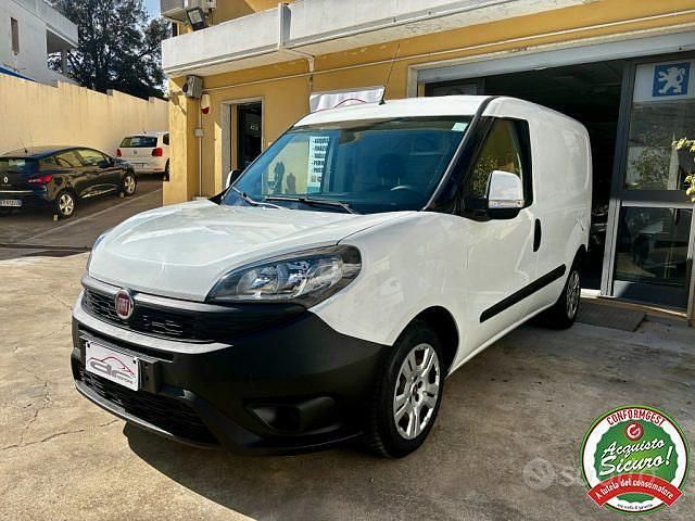 Usata Fiat Doblò 105 CV (77 kW) 2019 Bianco Monovolume